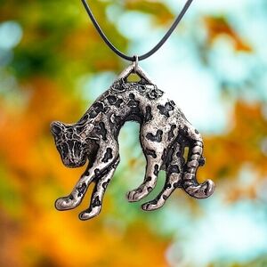 Leopard Cheetah LARGE Pendant Necklace Vtg Silver Tone Artsy Bohemian Mob Wife‎